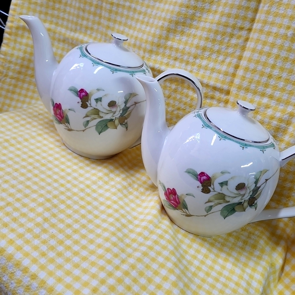 Tea pots set of 2.  New